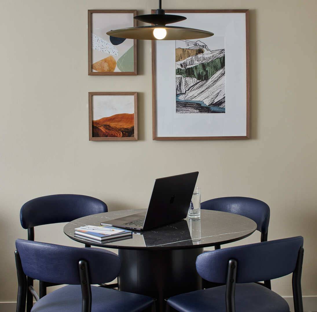Room Table,© Marriott International