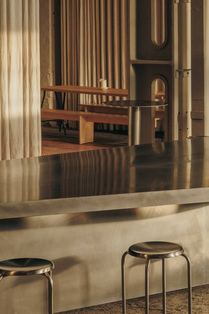 Seating area in Browns,© Richard Gaston for GRAS