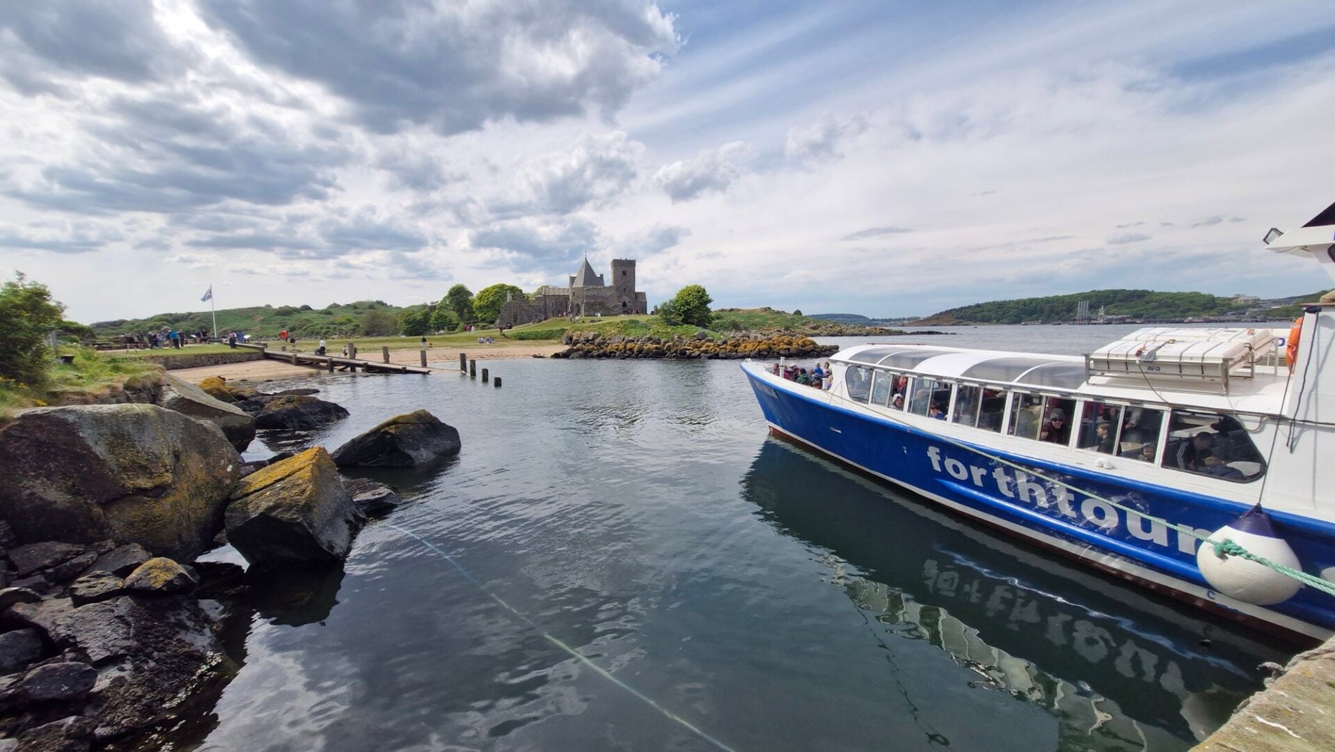 Forth Boat Tours with view of Inchcolm Island