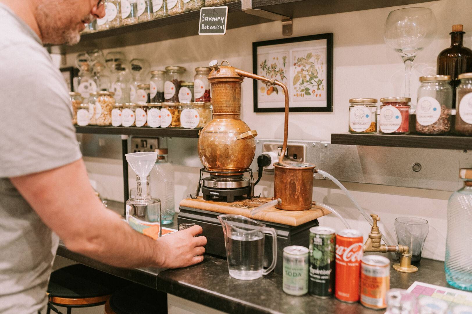 Distilling,© Sip Antics